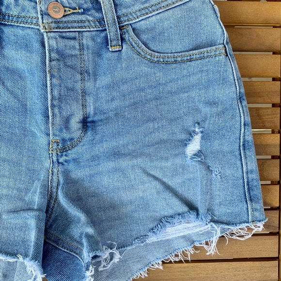 Custom painted Hollister high rise mom shorts - Picture 4 of 7